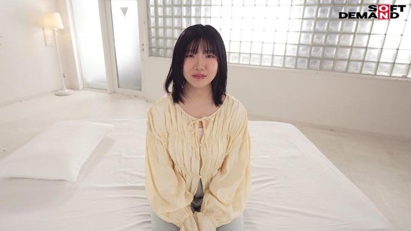 未だ恋も知らない処女 湯浅紬(20) クラスで唯一物怖じせずに話せる、化粧っ気のない二次元エロ好き女オタク。そんなあの娘が東京でAVデビュー10枚目