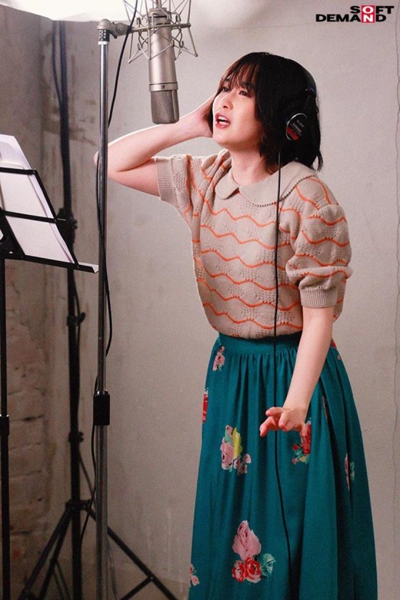 伝説の昭和アイドル おじさんボイトレ講師による喉奥拡張イラマ映像が流出。 門倉すず1枚目