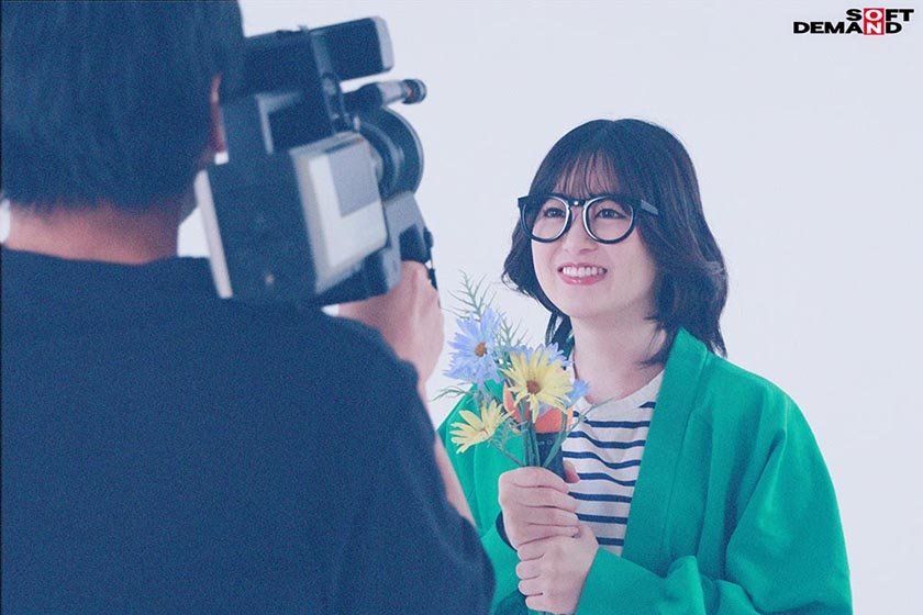 伝説の昭和アイドル おじさんボイトレ講師による喉奥拡張イラマ映像が流出。 門倉すず10枚目