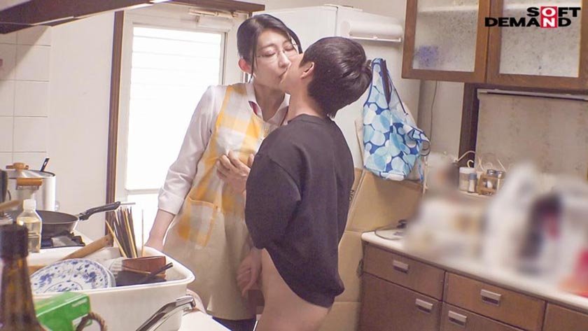 炊事・洗濯・性欲処理 10人の弟と連続セックス朝生活 秘書 守屋よしの 長女になります！1枚目