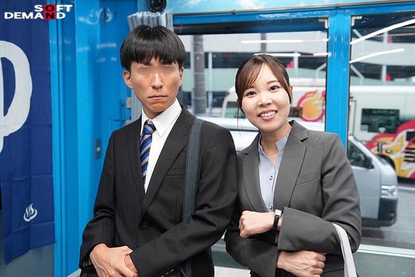 マジックミラー号 移動式混浴温泉に上司と部下の2人きり！？仕事中とは全く違う濡れ髪女上司の色気に部下のチ○ポは驚異の勃起率120%越え！！このままだと外に出られない状況で2人の男女はどうなってしまうのか検証！12枚目