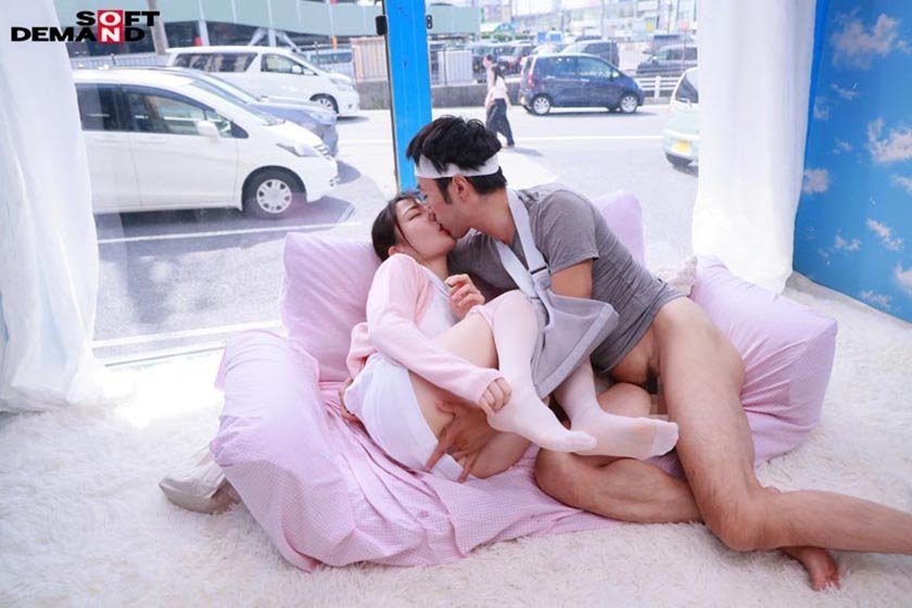 マジックミラー号 看護師限定！ 絶倫ち○ぽ診察してくれませんか？ デカチン勃起が収まらず困っている男性を奉仕の精神で昇天に導く白衣の天使たち4名収録4枚目