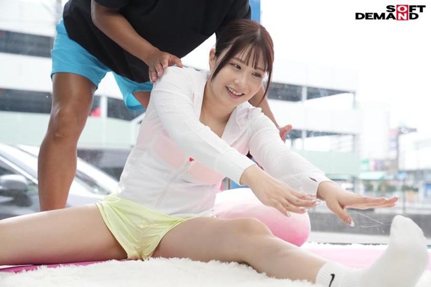 マジックミラー号 マンスジくっきり 美ジョガーナンパ ジョギング直後の全身から汗が噴き出る美ジョガーさんの股関節へストレッチ…からの電マ！着衣イキしまくりのアラサーオマ○コはデカチ●ポの誘惑を振り切れるのか？3枚目