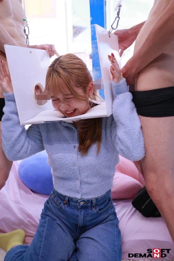 FREEZE し続けられたら賞金ゲット！ どんな妨害をされても絶対に動いちゃダメ！ ウブな女子大生限定！ ノーリアクションで快感ガマン耐久チャレンジ！！4枚目