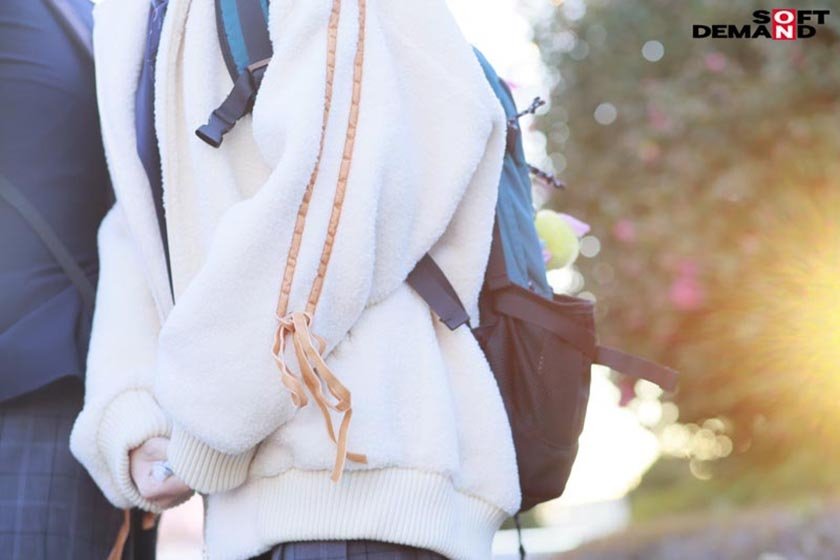 マジックミラー号 10代の学生男女が身体と相性で挑戦！ アオハル2人3脚！ ちょっとオトナのピクトグラムチャレンジ！ 全て成功したら、最新スマホをプレゼント！ 近くなりすぎた距離感が若い性欲を弾けさせる！？ ヤッてはいけない友達同士が禁断SEX！？5枚目