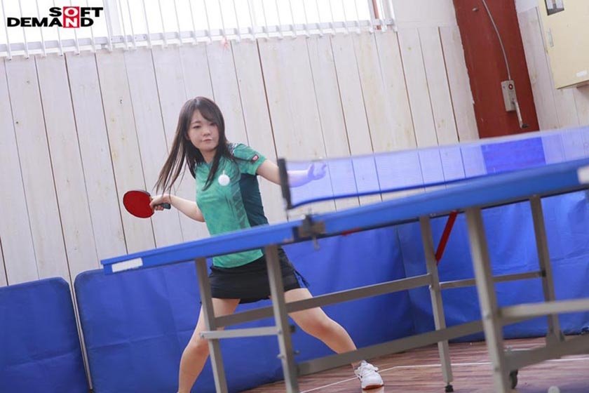 関西2位の実力 今はボランティアで地域の子ども達を指導 卓球サークルのGカップ若妻 一之瀬凪 29歳 AV DEBUT1枚目
