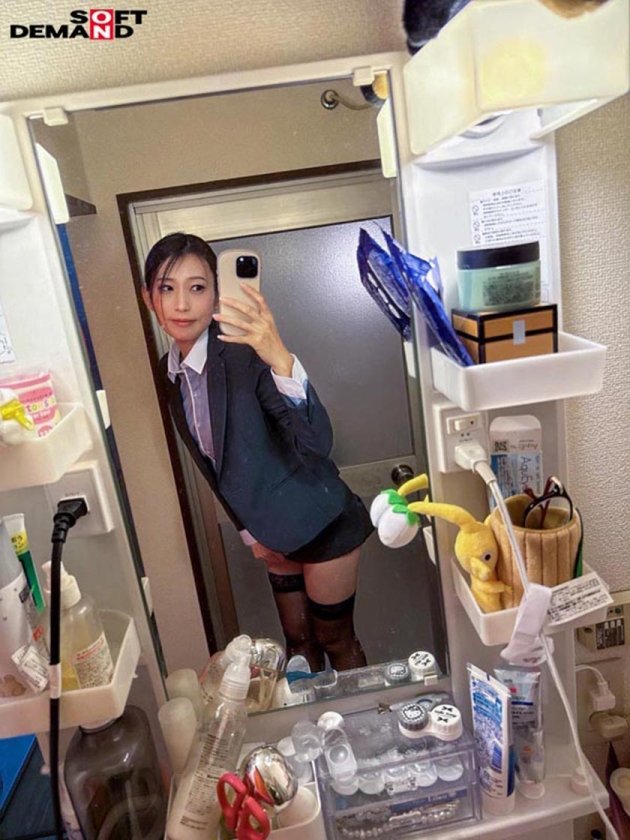 SNS総フォロワー4万人の公務員 市役所勤務のイラマで感じる奥さん 永尾あかね 37才 AV DEBUT イ○スタアカウントrobo__kiss で活動中10枚目