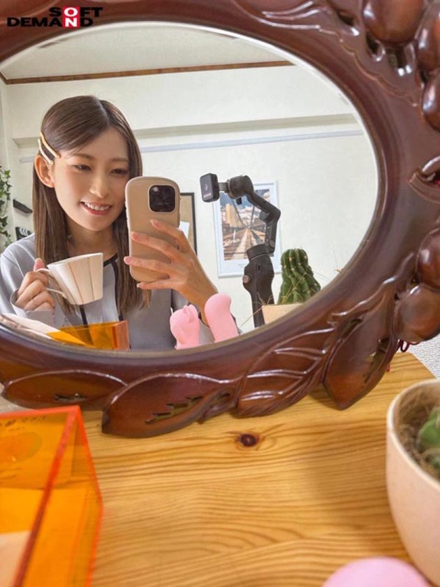 SNS総フォロワー4万人の公務員 市役所勤務のイラマで感じる奥さん 永尾あかね 37才 AV DEBUT イ○スタアカウントrobo__kiss で活動中11枚目