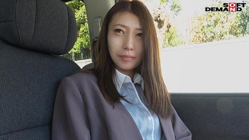 SNS総フォロワー4万人の公務員 市役所勤務のイラマで感じる奥さん 永尾あかね 37才 AV DEBUT イ○スタアカウントrobo__kiss で活動中13枚目