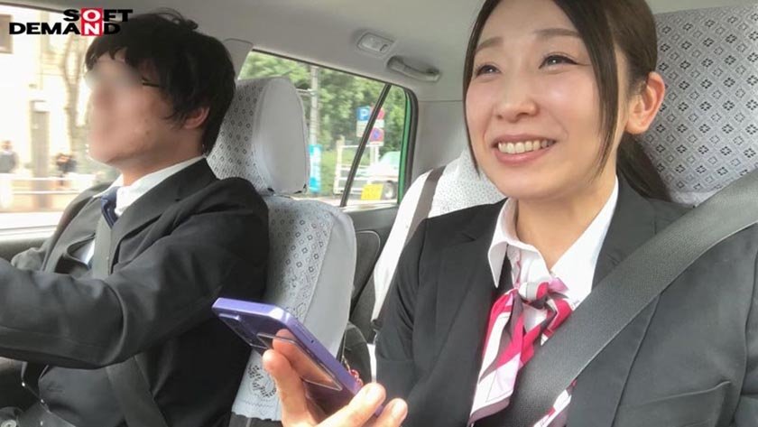 SNS総フォロワー9万人 人妻女性タクシードライバー 春木蘭子 45歳 AVDEBUT「丁寧な接客を心掛けていますが乱暴な不倫SEXが大好きです」1枚目