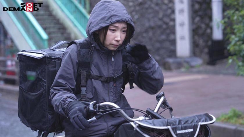 SNS総フォロワー9万人 人妻女性タクシードライバー 春木蘭子 45歳 AVDEBUT「丁寧な接客を心掛けていますが乱暴な不倫SEXが大好きです」6枚目