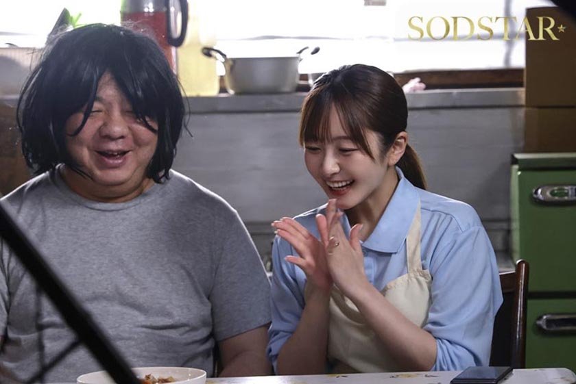 引きこもり訪問支援 ゴミ屋敷に放置された大量のシコティッシュに見かねて内緒でチンカス塗れのチンチンも笑顔で性サポートしてくれる優しいお手伝いさん 青空ひかり10枚目