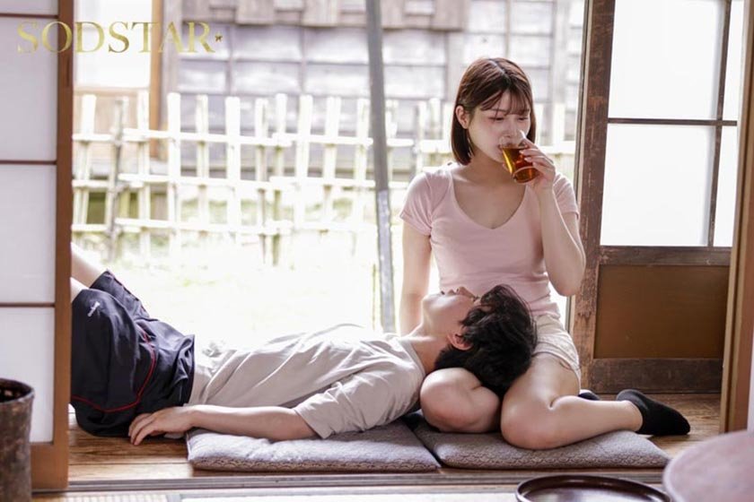 都会の生活に疲れた僕が一人旅で訪れたド田舎で、女神みたいな巨乳美女に全肯定されながら何度も何度も射精した夢みたいな一週間。 唯井まひろ2枚目