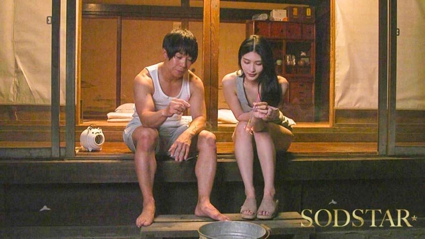 3日後にウェディングドレスを着る従姉 婚前最後の帰省中貸したままだった僕のタンクトップを着ている姿に15年募らせていた欲望が暴発した2日間 本庄鈴12枚目