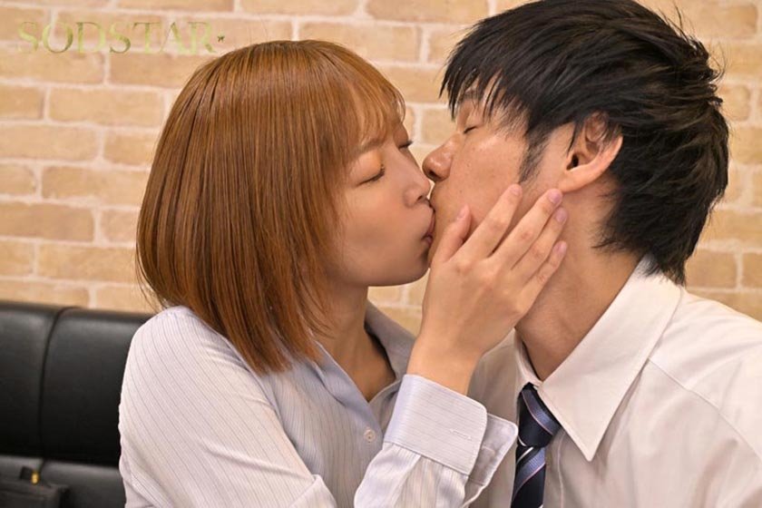 飲むと唾液ベロ汁接吻モンスターになっちゃう会社の同期と終電終わってホテルで…朝まで無意識15発中出し採取され…覚めたら全く覚えてなくて…付き合えませんでした。 紗倉まな1枚目