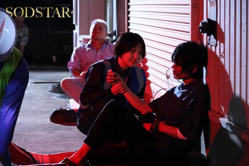 【性処理救助】避難生活で正義感あふれる災害レスキュー隊員が救助の一環として、集団中出しを受け入れるまでの1か月間 柴崎はる1枚目