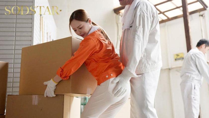 配送中NTR 既婚ベテランドライバーの配送に付いて回るうち車中でおそわれてしまった新婚人妻 小倉由菜8枚目