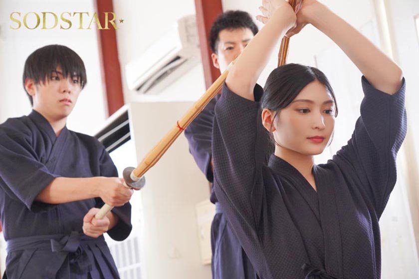 無表情な剣道の女師範 その凛とした佇まいからは想像出来ないほど弟子たちに甘く チン媚び 目線で何度でもヌイてくれる 本庄鈴11枚目