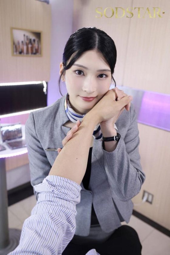 「ばっちりお化粧した私とあの子どっちが良いの？」恋人がメイクアップ中の20分暇そうな付き添い彼氏をフェラ&SEXで顔射させる美容部員 本庄鈴1枚目