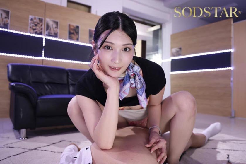 「ばっちりお化粧した私とあの子どっちが良いの？」恋人がメイクアップ中の20分暇そうな付き添い彼氏をフェラ&SEXで顔射させる美容部員 本庄鈴13枚目