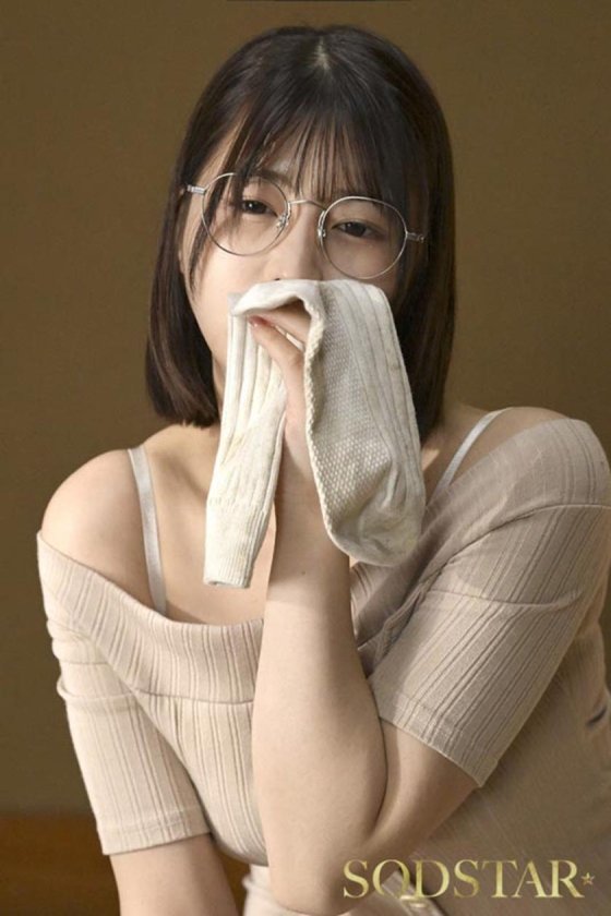 実家に嫁いできた奥さんは俺の家族が男クサさ抜群の性癖ど真ん中だったらしく、家族に忍んで全員とハメまくる絶倫人妻だったのでガテン系一家ファミリークラッシュ！ 唯井まひろ10枚目