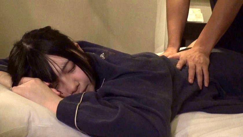 ■極女の秘密のご褒美【超弩級エロおっぱいの美少女からのご氏名はいりました！！美超乳娘がメンエスで内緒で生ハメ記録映像】【バインバインのエロケットな地雷系娘がエロムチボディで逆誘惑からの禁断の生ハメ！？】【メンキャス棒パイズリ&爆揺れピスSEX極上体験…爆乳クレイモア美女からのご予約ありがとうございますww】 羽月果音6枚目