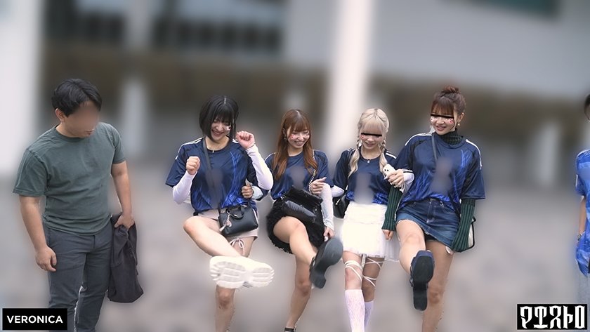 ゴールイン！美少女サポーター達とスタジアム外で秘密のオフサイド！【みゆ/ゆみ/れい/りん】Ver.みゆ&ゆみ1枚目