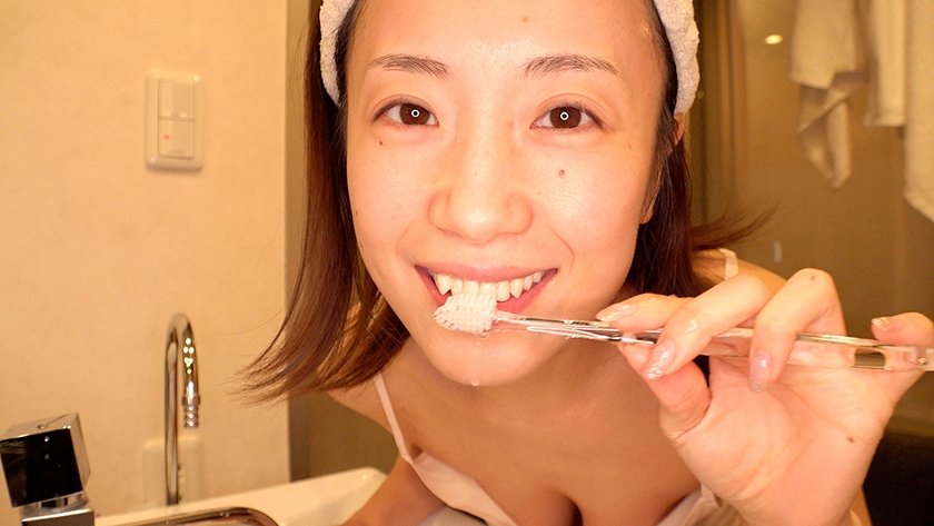 職場で知り合った美人パートの長瀬麻美さんは人生で一度も精子を飲んだことが無いみたいで、ラブホ飲みで距離感縮めてSEXしたらゴックンしてくれたので旦那が帰宅するPM22:00まで何度も精飲と中出しをした。 長瀬麻美2枚目