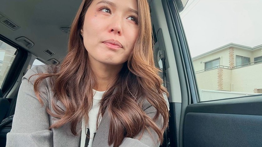 付き合って同棲していたけど別れて、ある日「荷物を受け取りたい」と3年ぶりに再会した元カノ通野未帆と久しぶりにキスをしたらもう一度だけSEXしたいと誘われ燃え上がるようなワンナイトラブをした。11枚目