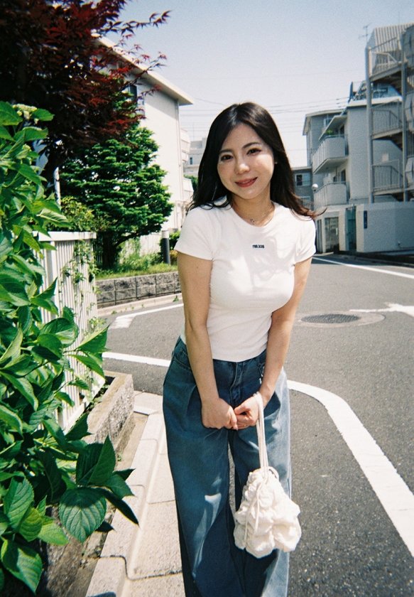 出張と嘘をついて会ってくれたバリキャリOL吉澤友貴とミッドナイトW不倫で夜から朝にかけて精飲と中出しを何度もしてお泊りすっぴん美人を独り占めした1枚目