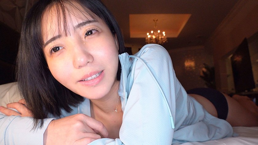 園内で知り合った保育士さん美咲音と2-3回軽いデートをした後に今度は1日中会いたいと誘われたのでドライブすると信号待ちでキスされホテルデートを持ち込まれ何度も精飲と中出しをせがまれた8枚目